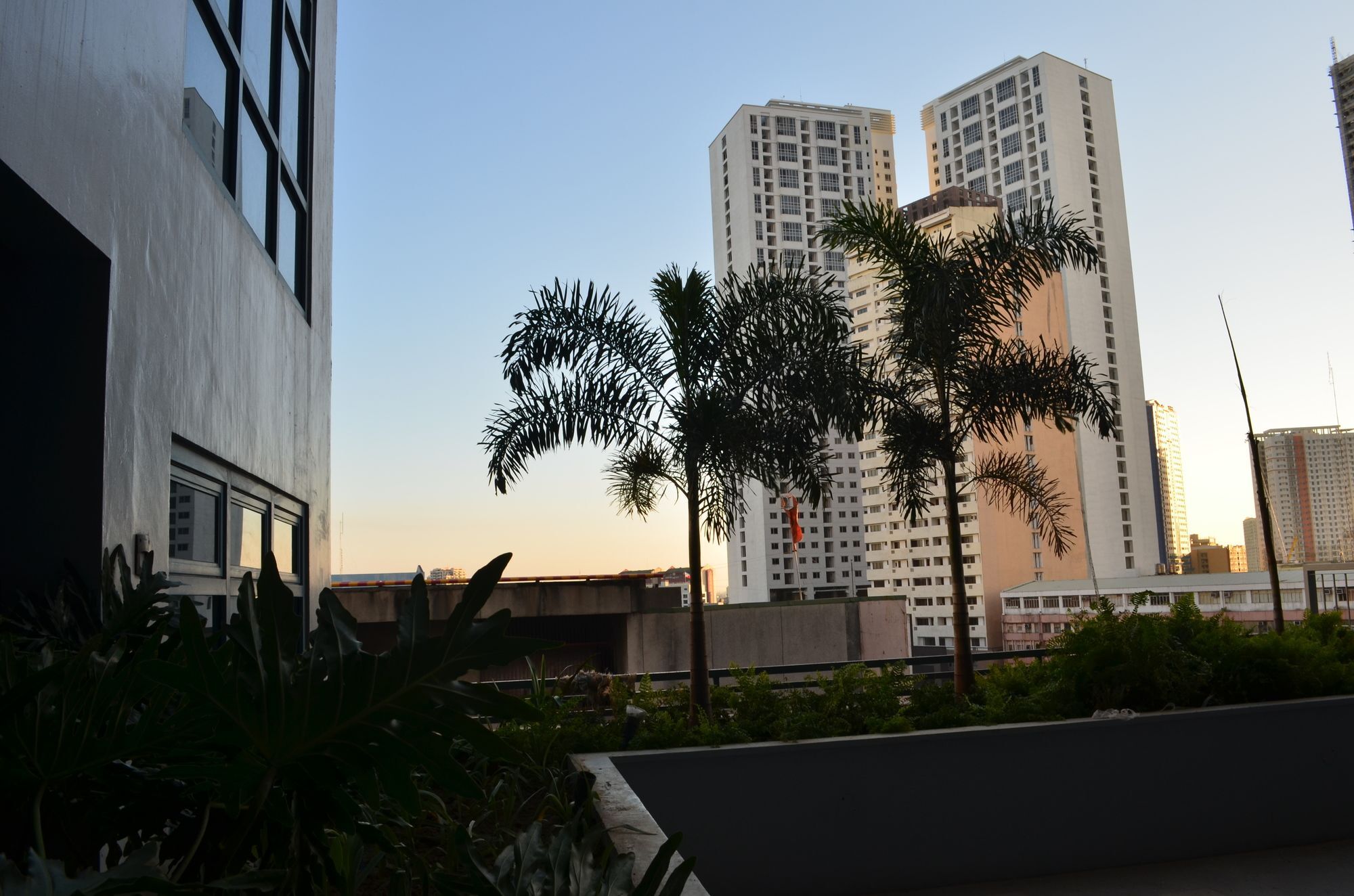 Eton Parkview Apartment Makati City Exterior photo